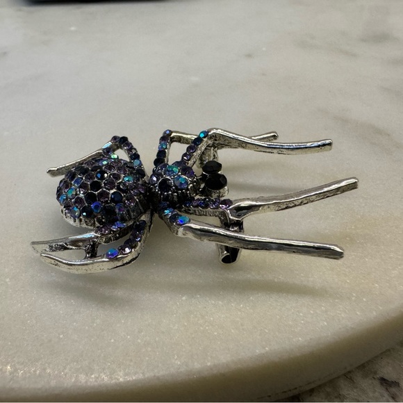 Awesome Sparkly Spider Brooch Pin - Picture 4 of 7